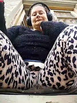 Snapshot of Flacara100 chatting on 04/16/26, 01:34 Flacara100 online show from 04/16/26, 01:34