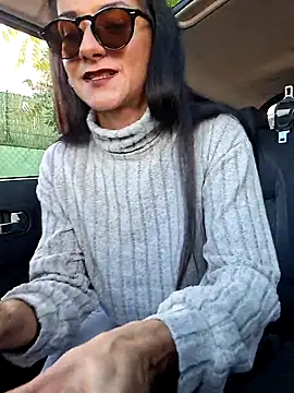 Snapshot of Lauraxxsteen chatting on 11/12/25, 12:16 Lauraxxsteen online show from 11/12/25, 12:16