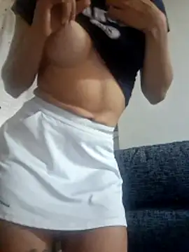 Snapshot of Lauraxxsteen chatting on 05/02/26, 04:01 Lauraxxsteen online show from 05/02/26, 04:01