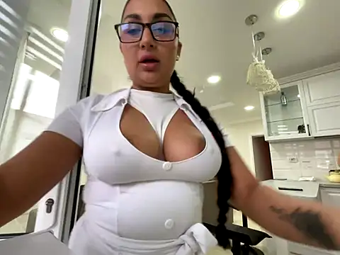 Snapshot of Sinaya-3 chatting on 11/25/25, 01:22 Sinaya-3 online show from 11/25/25, 01:22