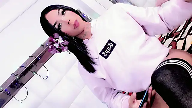 Snapshot of leah_fernanda chatting on 09/22/25, 06:15 leah fernanda online show from 09/22/25, 06:15