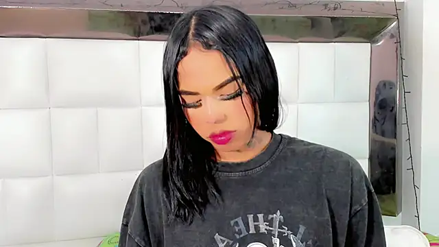 Snapshot of leah_fernanda chatting on 10/10/25, 10:14 leah fernanda online show from 10/10/25, 10:14