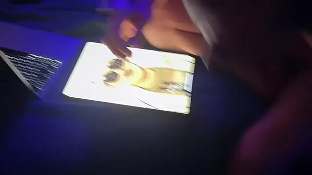 Snapshot of Pedroomp chatting on 10/30/25, 08:53 Pedroomp online show from 10/30/25, 08:53