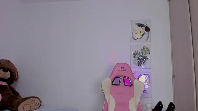 Snapshot of Susy_spark chatting on 11/26/25, 11:17 Susy spark online show from 11/26/25, 11:17