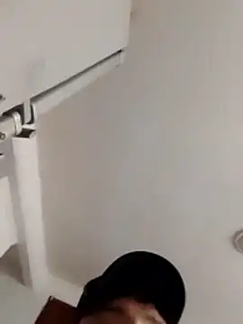 Snapshot of Dropepe1995 chatting on 10/23/25, 02:05 Dropepe1995 online show from 10/23/25, 02:05