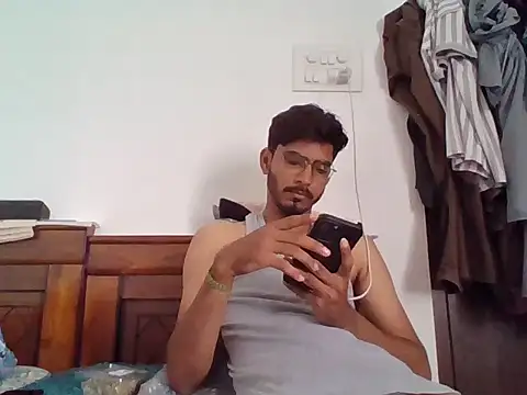 Snapshot of vikranthLong chatting on 10/17/25, 05:32 vikranthLong online show from 10/17/25, 05:32