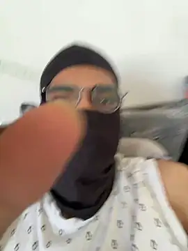 Snapshot of vikranthLong chatting on 02/14/26, 04:20 vikranthLong online show from 02/14/26, 04:20