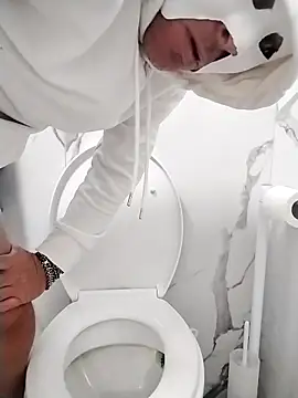 Snapshot of Francy36 chatting on 09/17/25, 10:22 Francy36 online show from 09/17/25, 10:22