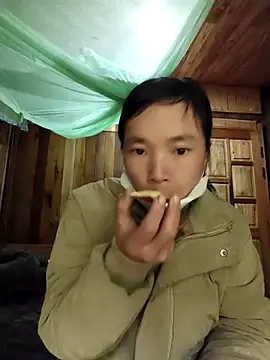 Snapshot of lily-00 chatting on 11/20/25, 08:36 lily-00 online show from 11/20/25, 08:36