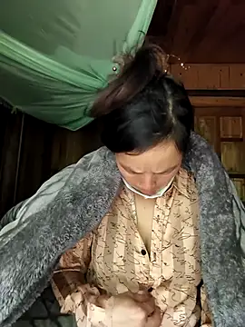 Snapshot of lily-00 chatting on 11/22/25, 06:23 lily-00 online show from 11/22/25, 06:23