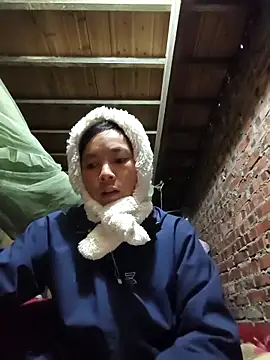 Snapshot of lily-00 chatting on 11/28/25, 09:23 lily-00 online show from 11/28/25, 09:23