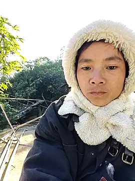 Snapshot of lily-00 chatting on 11/30/25, 02:04 lily-00 online show from 11/30/25, 02:04