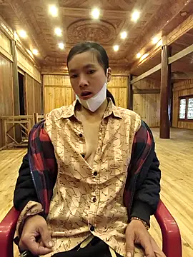 Snapshot of lily-00 chatting on 12/14/25, 01:22 lily-00 online show from 12/14/25, 01:22