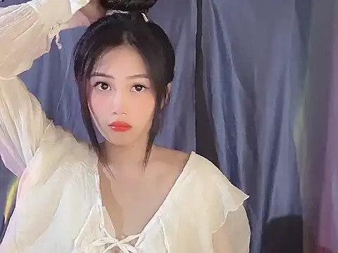 Lyly4757 online show from 10/12/25, 02:49