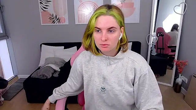 Snapshot of SabrinaRayX chatting on 03/17/26, 07:23 SabrinaRayX online show from 03/17/26, 07:23