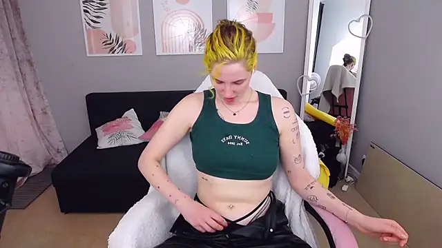 Snapshot of SabrinaRayX chatting on 04/04/26, 12:35 SabrinaRayX online show from 04/04/26, 12:35