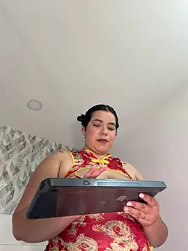 Snapshot of krisstenSantos chatting on 05/06/26, 01:05 krisstenSantos online show from 05/06/26, 01:05