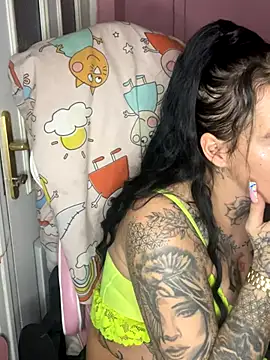 Snapshot of DIRTY_PAISLEY_X chatting on 11/12/25, 07:03 DIRTY PAISLEY X online show from 11/12/25, 07:03