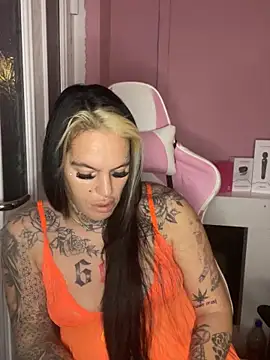 Snapshot of DIRTY_PAISLEY_X chatting on 11/24/25, 04:40 DIRTY PAISLEY X online show from 11/24/25, 04:40