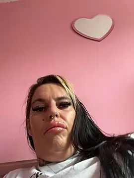 Snapshot of DIRTY_PAISLEY_X chatting on 03/18/26, 01:58 DIRTY PAISLEY X online show from 03/18/26, 01:58