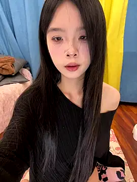 Snapshot of qiqi_x chatting on 11/17/25, 02:23 qiqi x online show from 11/17/25, 02:23