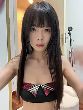 Snapshot of qiqi_x chatting on 04/28/26, 12:43 qiqi x online show from 04/28/26, 12:43