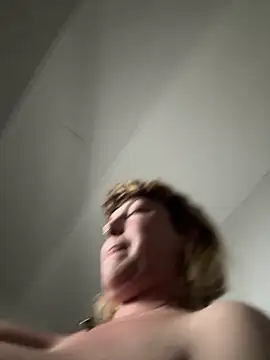 Snapshot of STRIPsegale chatting on 04/11/26, 09:30 STRIPsegale online show from 04/11/26, 09:30