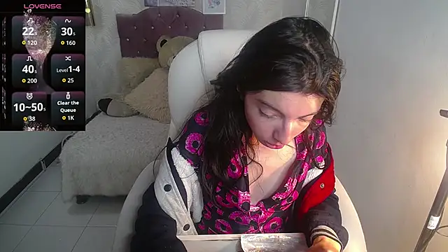 Snapshot of alllyson_ chatting on 11/13/25, 07:57 alllyson online show from 11/13/25, 07:57