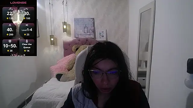 Snapshot of alllyson_ chatting on 11/22/25, 07:57 alllyson online show from 11/22/25, 07:57