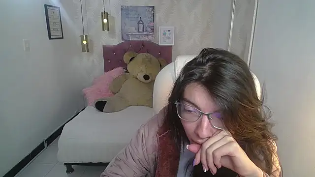 Snapshot of alllyson_ chatting on 11/27/25, 08:00 alllyson online show from 11/27/25, 08:00