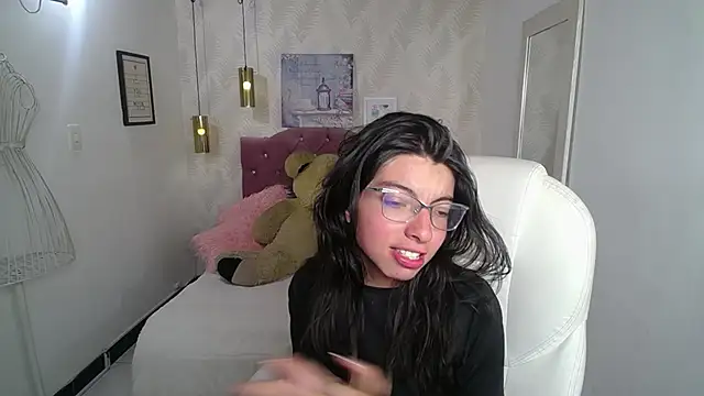 Snapshot of alllyson_ chatting on 12/04/25, 08:06 alllyson online show from 12/04/25, 08:06