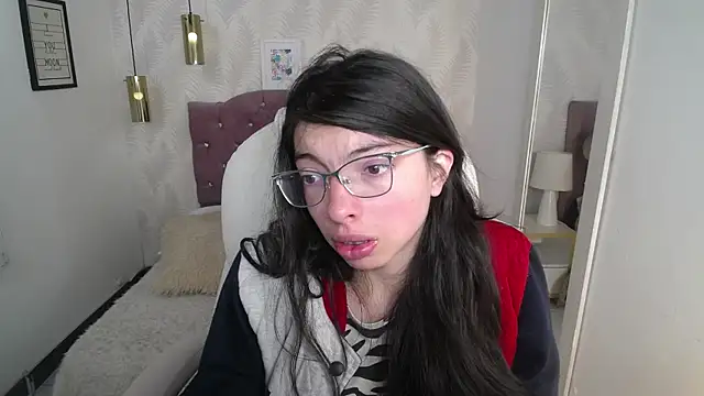 Snapshot of alllyson_ chatting on 12/16/25, 07:41 alllyson online show from 12/16/25, 07:41