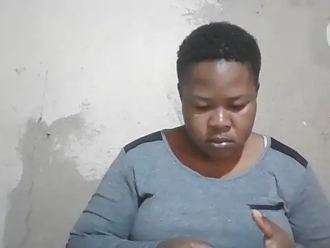 Snapshot of Bustyass93 chatting on 10/17/25, 07:33 Bustyass93 online show from 10/17/25, 07:33