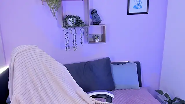 Snapshot of MadissonCooper_ chatting on 09/30/25, 06:46 MadissonCooper  online show from 09/30/25, 06:46