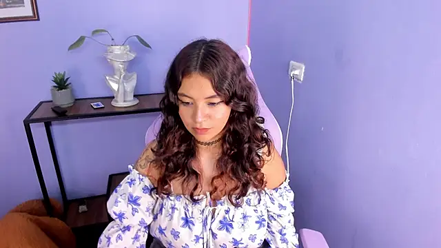 Snapshot of SweetVenuss_ chatting on 09/20/25, 12:28 SweetVenuss  online show from 09/20/25, 12:28