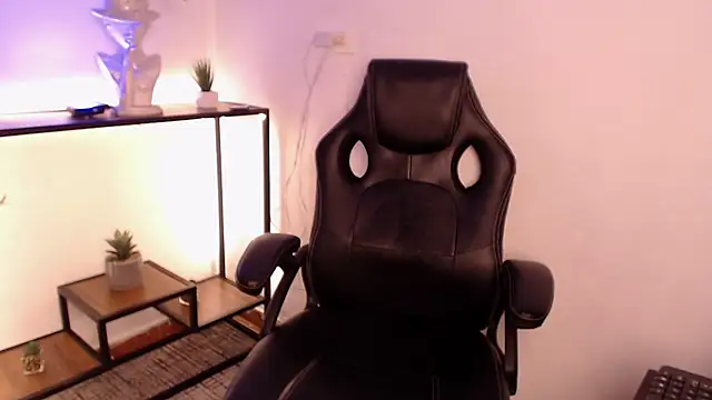 Snapshot of SweetVenuss_ chatting on 10/29/25, 12:07 SweetVenuss  online show from 10/29/25, 12:07