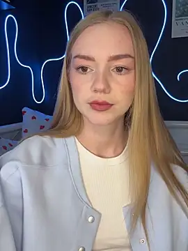 MilaMoone online show from 10/16/25, 12:50