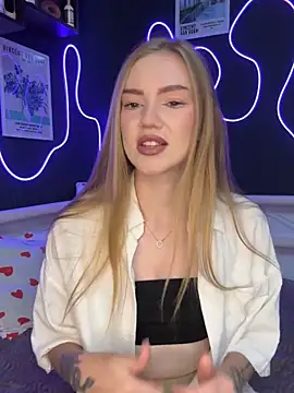 MilaMoone online show from 10/19/25, 09:10