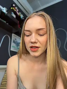 Snapshot of MilaMoone chatting on 06/12/26, 11:20 MilaMoone online show from 06/12/26, 11:20