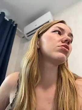 Snapshot of MilaMoone chatting on 08/02/26, 11:19 MilaMoone online show from 08/02/26, 11:19
