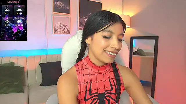 Snapshot of Tiffany_Low chatting on 10/26/25, 04:24 Tiffany Low online show from 10/26/25, 04:24