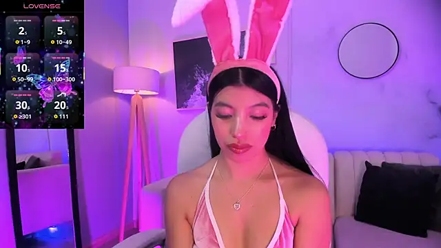 Snapshot of Tiffany_Low chatting on 10/29/25, 01:35 Tiffany Low online show from 10/29/25, 01:35