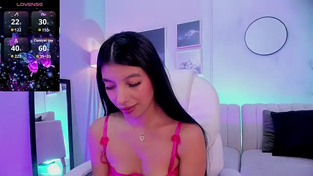 Snapshot of Tiffany_Low chatting on 11/02/25, 11:34 Tiffany Low online show from 11/02/25, 11:34