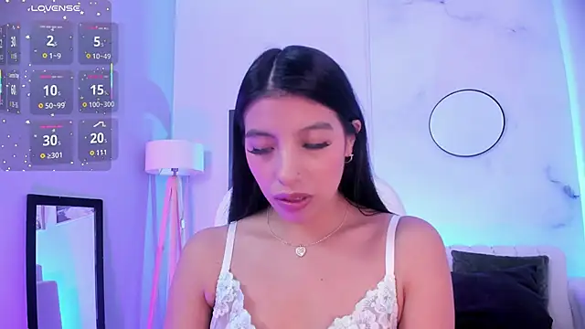 Snapshot of Tiffany_Low chatting on 11/05/25, 12:27 Tiffany Low online show from 11/05/25, 12:27