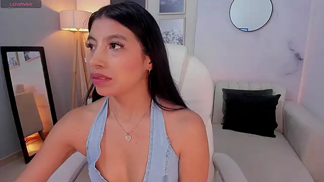 Snapshot of Tiffany_Low chatting on 11/09/25, 12:03 Tiffany Low online show from 11/09/25, 12:03