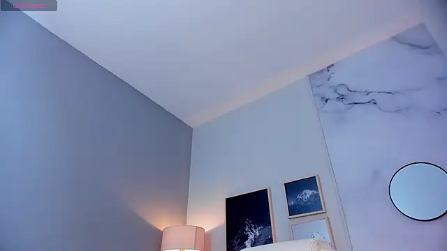 Snapshot of Tiffany_Low chatting on 11/19/25, 03:01 Tiffany Low online show from 11/19/25, 03:01