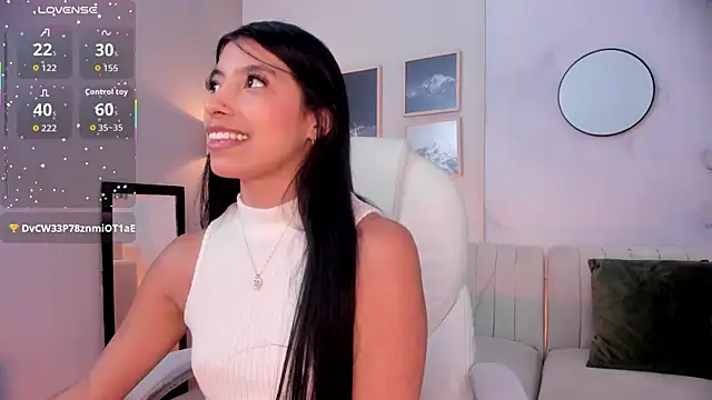 Snapshot of Tiffany_Low chatting on 11/21/25, 03:22 Tiffany Low online show from 11/21/25, 03:22