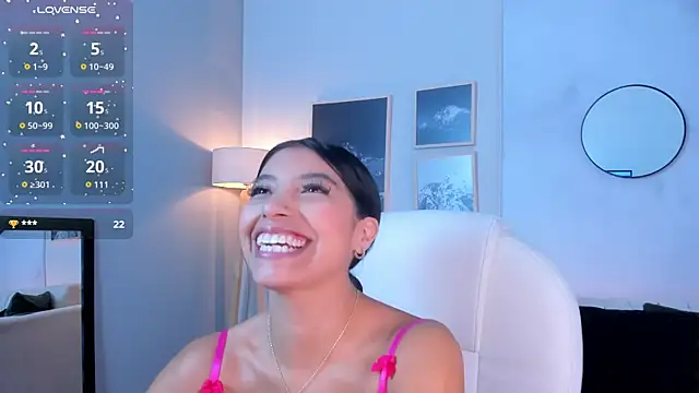 Snapshot of Tiffany_Low chatting on 12/03/25, 01:09 Tiffany Low online show from 12/03/25, 01:09