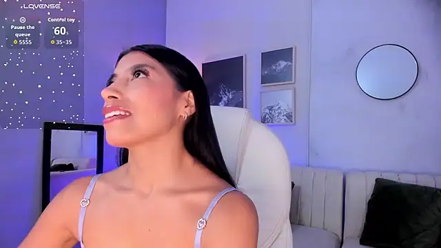 Snapshot of Tiffany_Low chatting on 01/08/26, 01:24 Tiffany Low online show from 01/08/26, 01:24