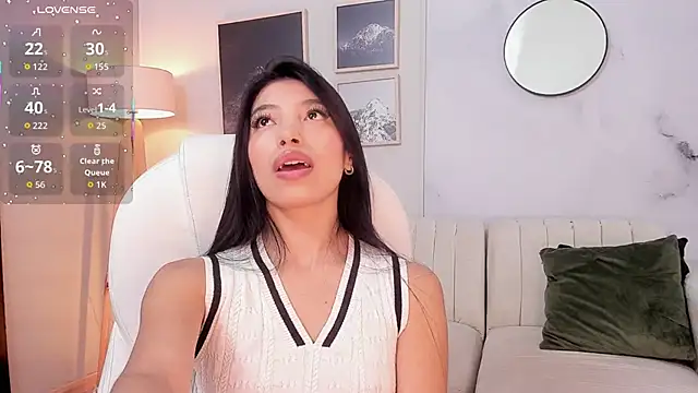 Snapshot of Tiffany_Low chatting on 01/15/26, 03:27 Tiffany Low online show from 01/15/26, 03:27